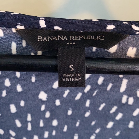 3/$20 Banana Republic navy & white pattern tank - Picture 5 of 8